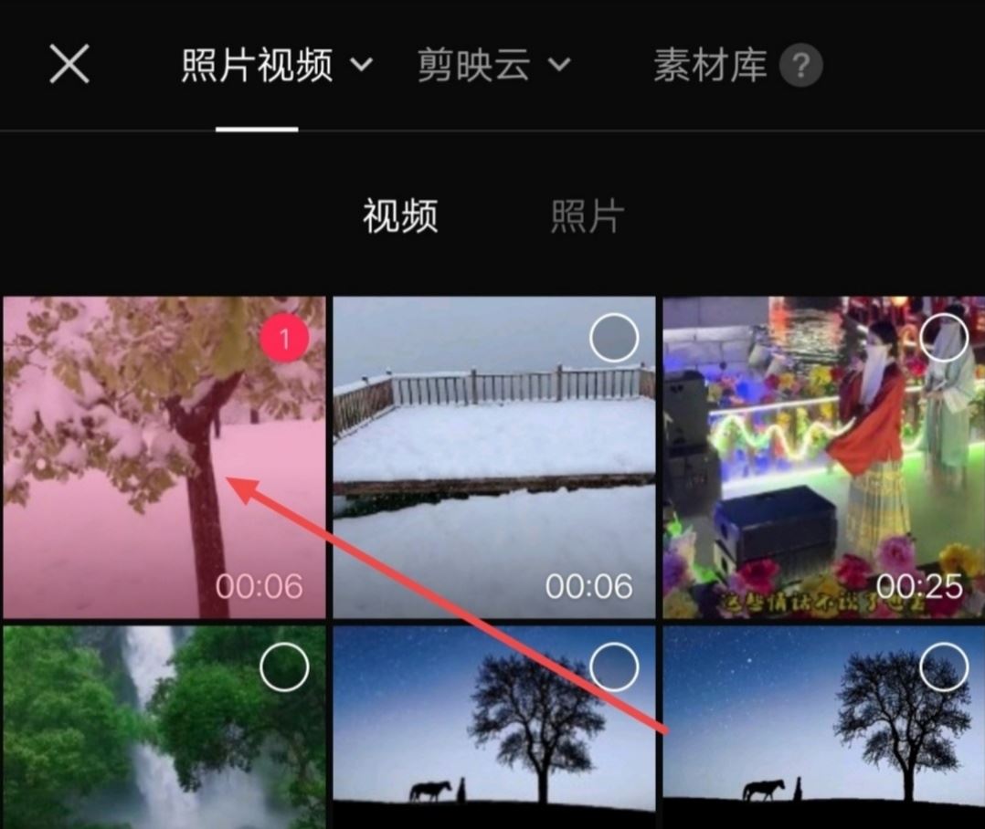 抖音貼紙?jiān)趺措S著畫(huà)面自己動(dòng)？